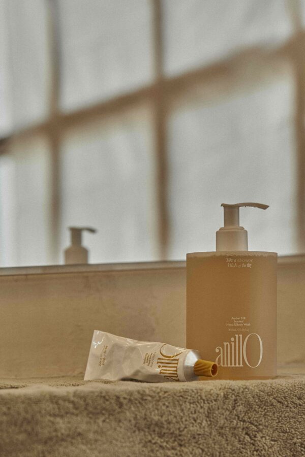 Amber 525 scented hand and body wash – Image 2